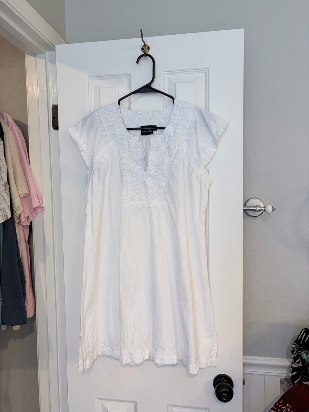 Madison Mathews White Embroidered Cotton Shift Dress Medium